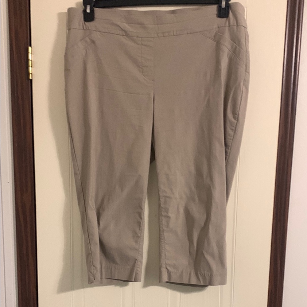 Women's Tan Capris